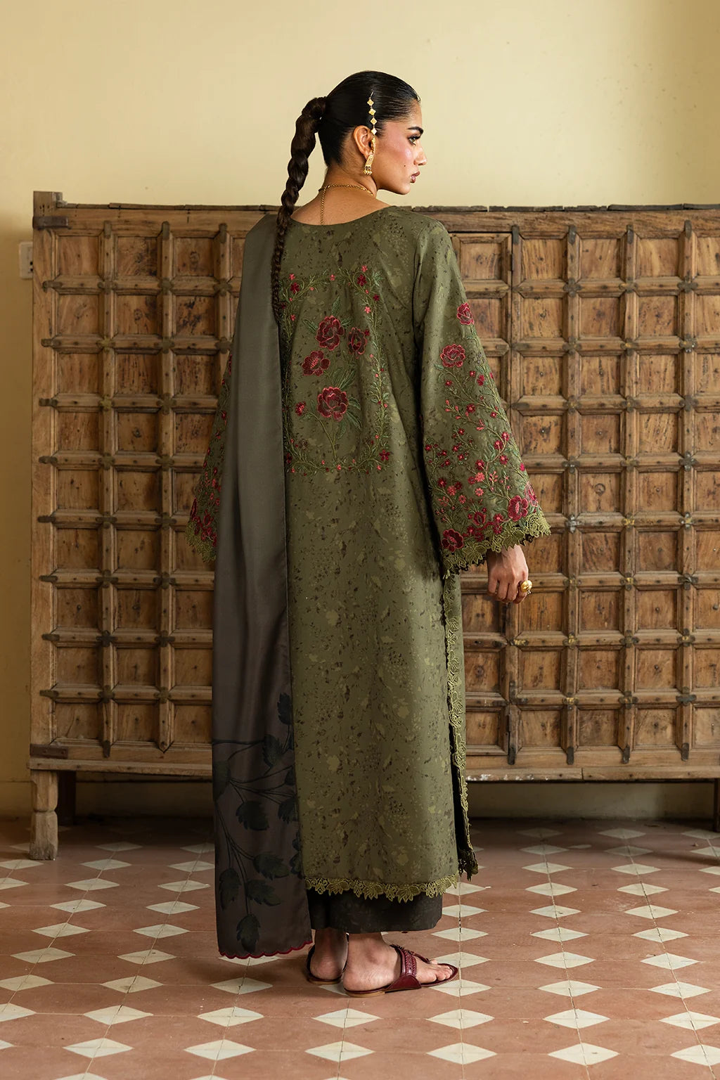 IZNIK FALL '26 - 07
