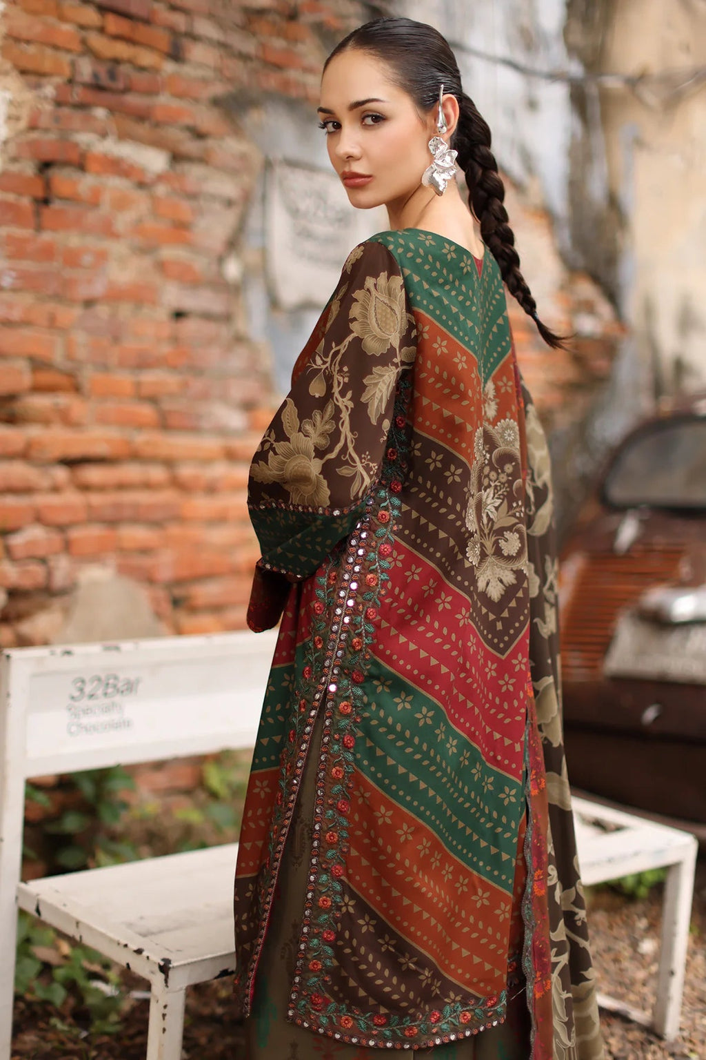 CHARIZMA ANIQ '26 - 06