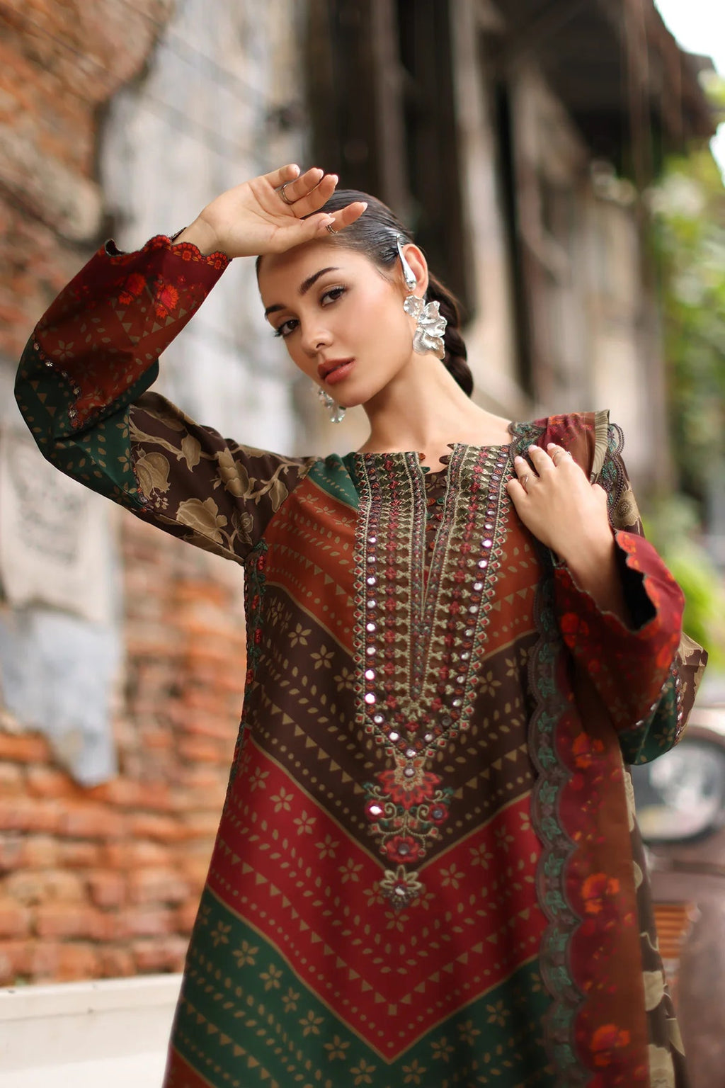 CHARIZMA ANIQ '26 - 06