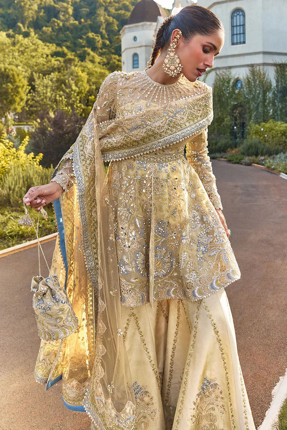 SORAYA LUMENE FESTIVE’25-ORNELLA